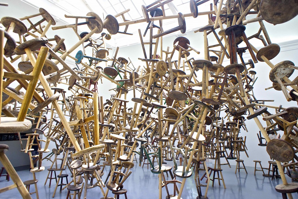 Stuhl-Installation "Bang", 2010-2013 (courtesy of Ai Weiwei und Galerie neugerriemschneider, Berlin; Foto: © Private Publishing / Wolfgang Timpe; www.wolfgngtimpe.com